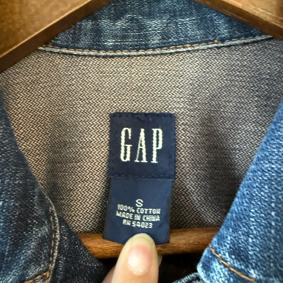 GAP Women’s Blue Button-Front Denim Jacket - Picture 7 of 7